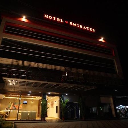 Hotel Emirates Kannangad Exteriér fotografie